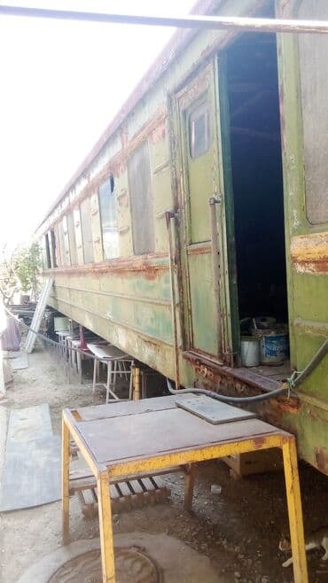 yarim qosqu satılır: Yaşayış sahəsi, anbar və ya digər məqsədlər üçün istifadə oluna bilən — 2