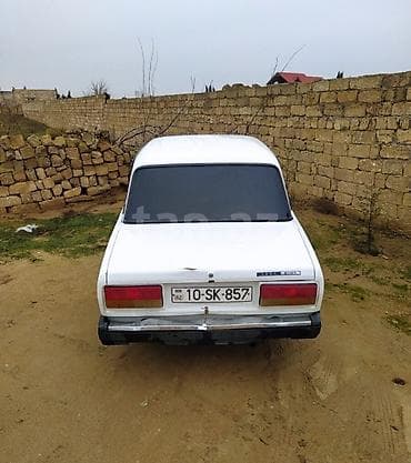 riva 2107: VAZ 2107 sedan – ağ rəng, klassik kuzov Xüsusiyyətlər: - Kuzov — 2