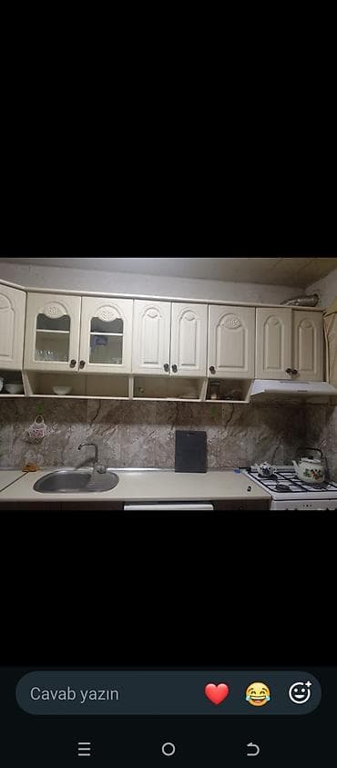 pletka: Mətbəx mebel dəsti – künc (L formalı) - Üst dolablar: krem rəngli — 2