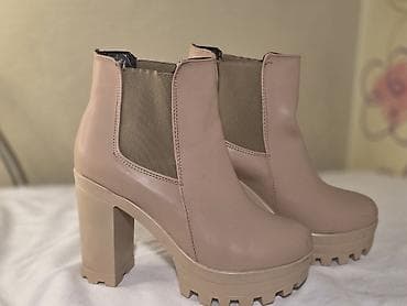 qara qadın krosovkaları: Bej rəngli qadın botları – qalın platforma və hündür kvadrat dabanlı — 4