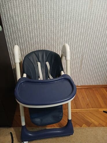 yemek stulu: Uşaq üçün yemək stulu - Rəng: tünd mavi/ağ - Yumşaq, silinməsi asan — 1