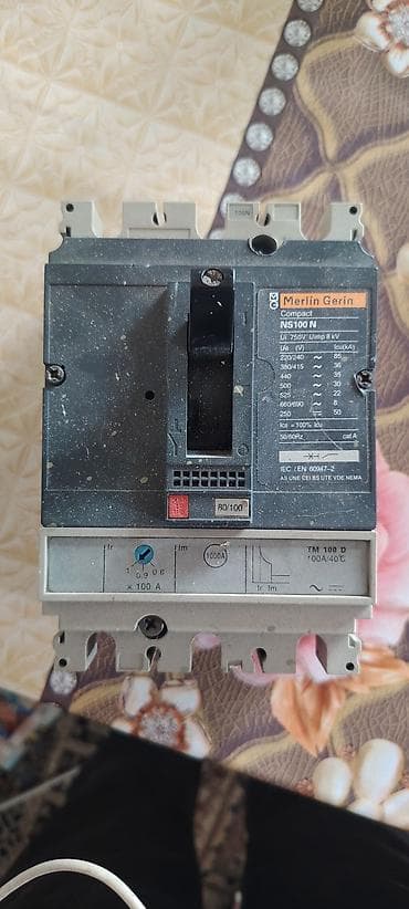 panel aboylar: Schneider Electric Elektrik avtomat, 3 faza — 1