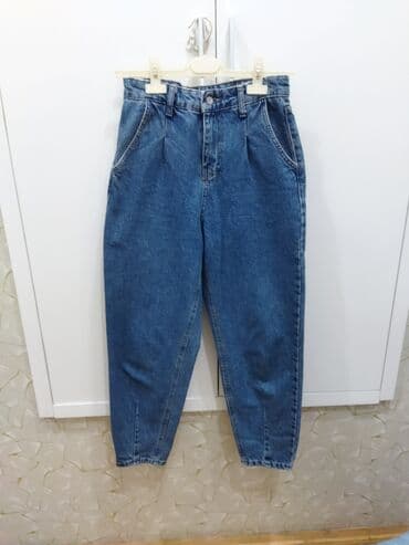 cins qadın jiletkaları: Qadınlar üçün müxtəlif model və rəngdə cins şalvarlar dəsti. hamısı — 3