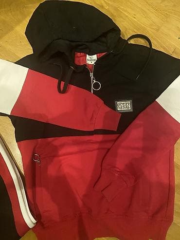 Cinslər: İdman dəsti – kapüşonlu svitşot və şalvar -türkyenindi 40azn alinib — 2