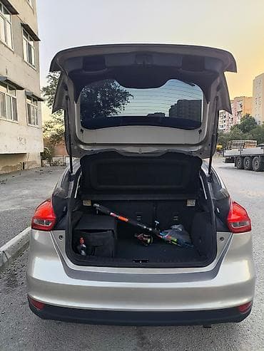 man sat: Ford Focus: 1 l | 2016 il 200000 km Hetçbek — 6