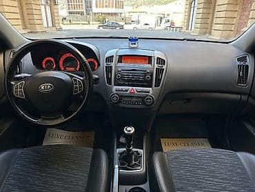 ucuz avtomobil: Kia Cee’d SW (universal) – qara rəng, 5 qapı, Azərbaycan nömrə nişanı — 2