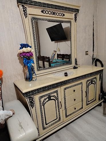 pasdel desti: Klassik tərzdə boudoir dəsti – güzgülü komod və puf - Rəng: krem/bej — 1