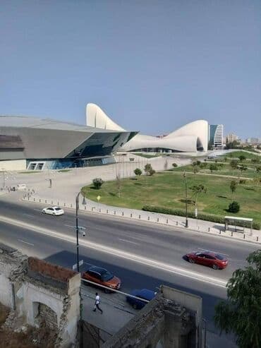 7 ci mikrorayon yeni tikili: Nərimanovda Heydər Əliyev mərkəzinin yanında 9 mərtəbəli binanın 4-cü — 8