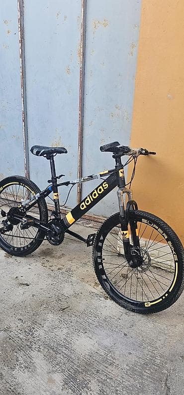 Dağ velosipedi – Adidas dizaynlı, 26" təkərli - Çərçivə: yüngül — 2