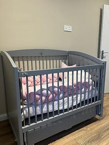 Oğlan və qız üçün, Dördbucaq, Beşik, Dəst ilə, Matras ilə, Yellənmə mexanizm ilə