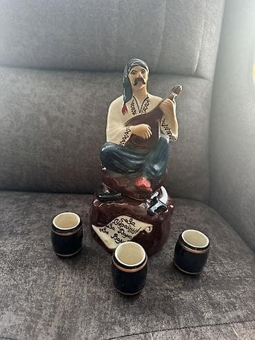 ət balta: Keramika içki dəsti – tematik qrafin və stəkanlar - Material — 1