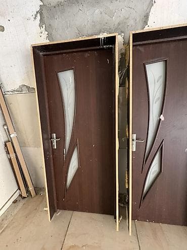 divar paneli: Daxili qapılar – şüşəli dekorlu, tünd qoz rəngində - Material — 6