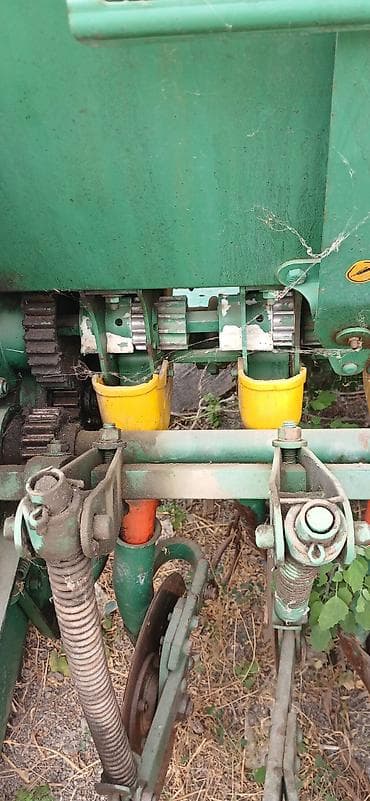 diskiler: Ustmak UM4M-4 taxıl səpən (daneli səpin aqreqatı) Xüsusiyyətlər: - — 2