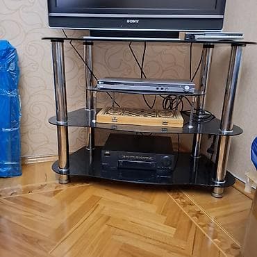 stend: Düz TV altlığı, Polkalı, Şüşəli — 1