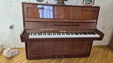 Pianino 120azn. Tam saglam, işlək veziyyetdedir. Yuk lifti var. Unvan — 1