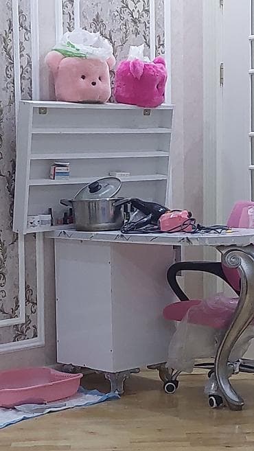 Köcurem yer yoxdu evde tekce masa satilir bu giymete 150almişam 70m