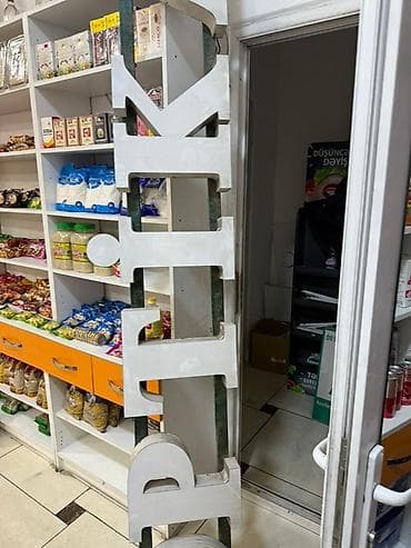 ulduzlu gece: APTEK yazısı ilə hazırlanmış bu işarə, apteklər və ya oxşar — 3