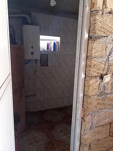sekide ucuz kiraye evler: 4 otaqlı mənzil 140кв - Geniş və işıqlı zal: divarları açıq yaşıl — 9
