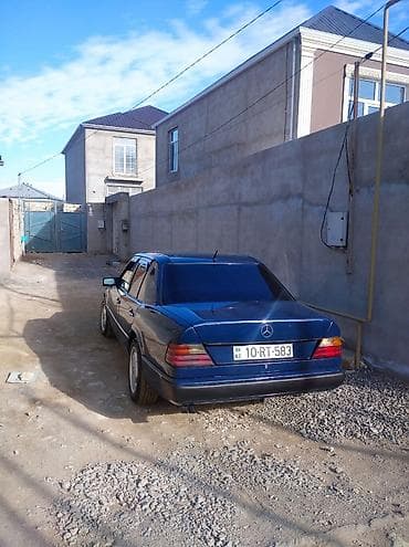 Mercedes-Benz E 300: 3 l | 1992 il Sedan — 2