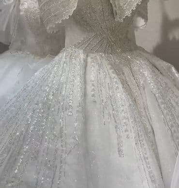 qızlar üçün şifon ətəklər: Bəyaz bal zalı gəlinlik - Siluet: klassik balıq-quyruqsuz, geniş — 2