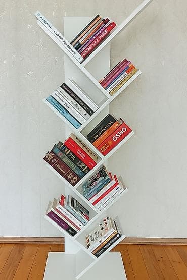 divarda kitab refleri: Məhsul: Müasir “ağac” formalı kitab rəfi Təsvir: - Dizayn: Şaquli — 1