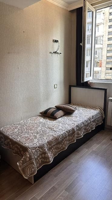 Tək nəfərlik taxta çarpayı Uzunluq 1,95 Eni 80 sm Giymeti 100 azn
