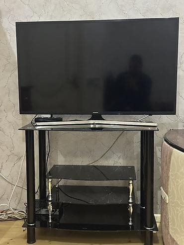 televizo: Samsung LED TV + şüşə TV altlığı - Brend/model: Samsung (LED panel — 1