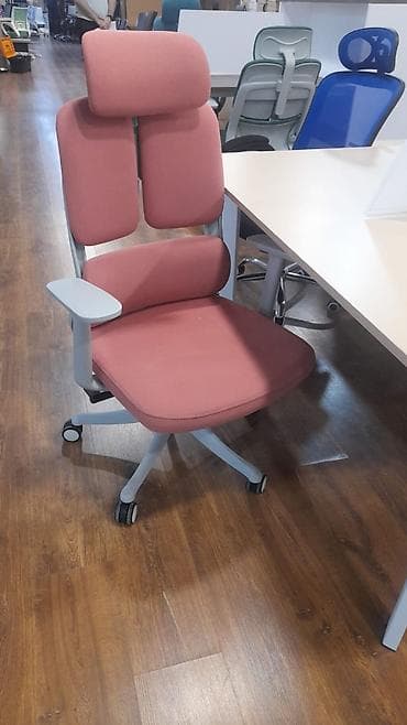 gamer kreslo: Təkərli, Qolları tənzimlənir, Süni dəri — 10