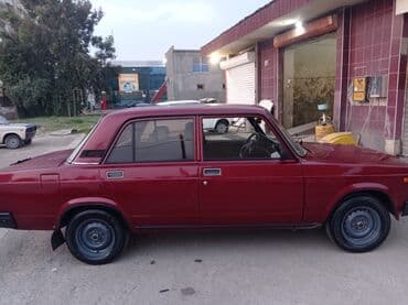 ваза напольная стеклянная высокая без узора: VAZ 2107 sedan Xüsusiyyətlər: - Kuzov: 4 qapılı sedan, tünd qırmızı — 3