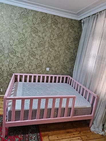 Ayten20Uşaq üçün yataq satılır. Heç bir problemi yoxdur. Matras daxil