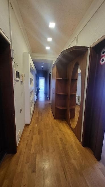 Abu Arenanın binasında 3 otaqlı menzil.157 kv.2 sanuzeli var.Merkəzi — 10