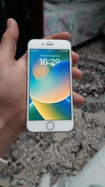 IPhone 8, 64 GB, Rose Gold, Barmaq izi
