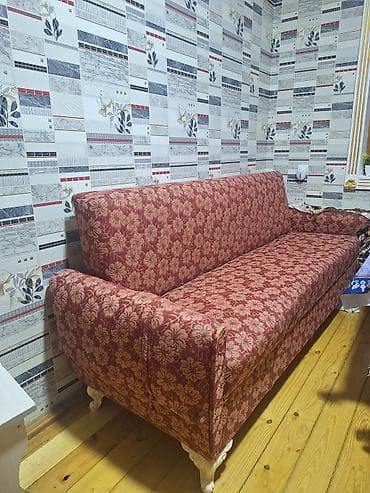 mini divan: Divan iwlek veziyetedir qirigi zadi yoxdu.40 manat — 2