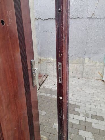 постельное бельё: Dəmir qapı. Qapı rənglənməlidir Ruçkası zamoku yoxdur. Qapını — 5