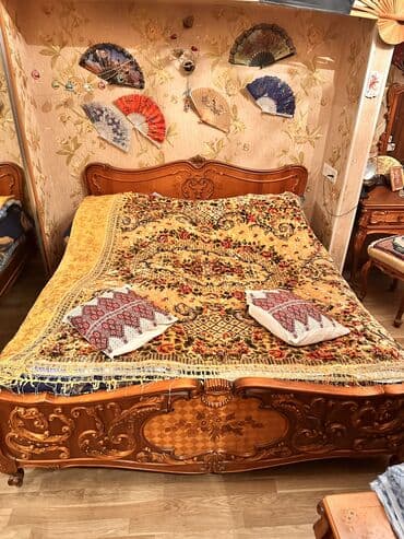 румынская мебель д 10: Двуспальная кровать, Комод, Трюмо, Тумба, Румыния, Б/у — 2