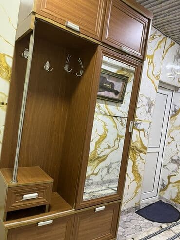 Masalar və oturacaqlar: Dolab — 1