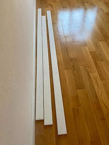 w210 qapi: Eni 10 sm uzunlugu 7.5 sm. 3 eded. Sade ag plintus. MDF. Temirden — 1