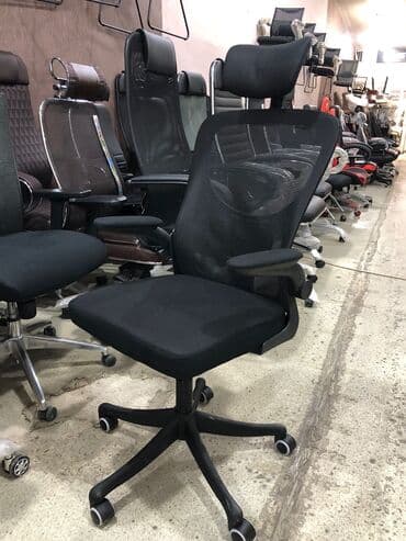 офисный стул: Новый, С колесиками, Рукояти регулируются, Ткань — 8