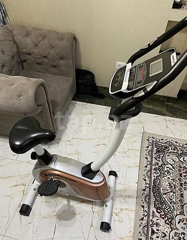 Evdə idman etmək üçün nəzərdə tutulmuş stasionar velosiped. Daxili