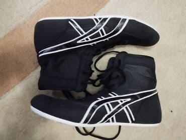 Güləş – qara rəng, ağ detallar – Yüksək boğazlı model: ayaq biləyinə