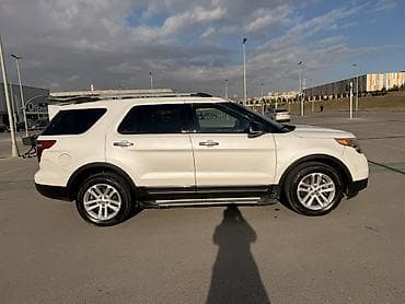 Автозапчасти: Ford Explorer, ağ rəngli, 7 yerlik tam ölçülü SUV. Əsas — 3