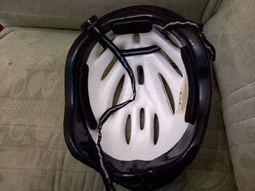 qiz ucun velosiped: Velosiped dəbilqəsi - Rəng və dizayn: qırmızı-qara zolaqlı, ağ — 2