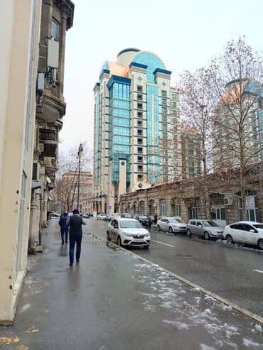 kiraye kafe verirem: Obyekt teze bazarin yaninda(kohne) yerlesir.Obyekt 3 mertebeli 8 — 4