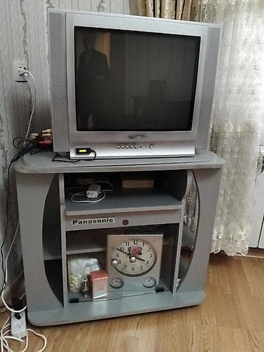 Dolablar: Düz TV altlığı, Polkalı — 2