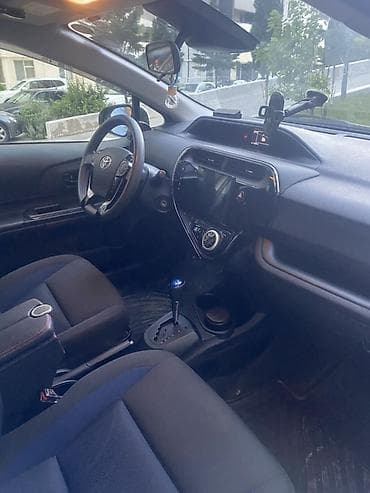 Avtomobil satışı: Toyota Aqua (Prius C) hibrid hetçbek - Rəng: ağ - Kuzov: 5 qapılı — 7