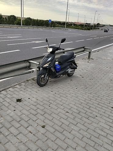 Nəqliyyat: Şəhər içi və qısa məsafələr üçün praktik skuter. - Kuzov: qara rəng — 2
