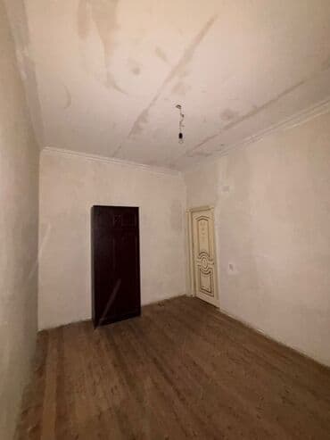 Гаражи: Biləcəri qəs.Binəqədi şossesi Orxan marketin arxasında 5otaqli həyət — 6