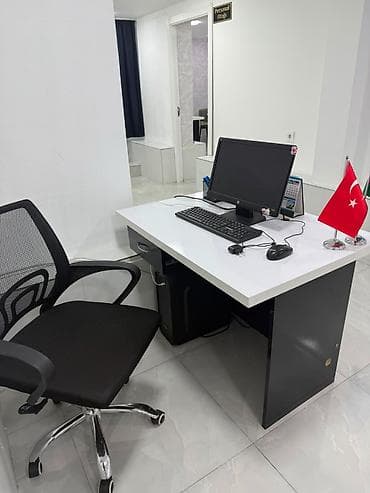 Masaüstü kompüterlər və komponentlər: Masa ve kompyuter desti satılır.Umumilikde 5edetdir,stol stulu ile — 1