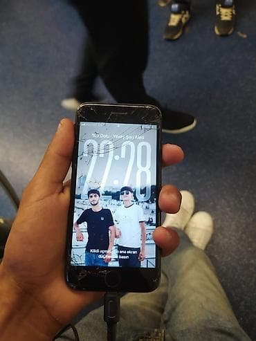 mini led: IPhone SE, Qara, Qırıq — 2