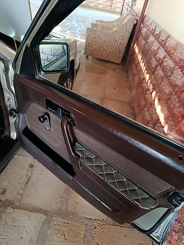 su satan masinlar: Mercedes-Benz W201 (190) sedan - Kuzov: 4 qapılı sedan, açıq boz rəng — 6